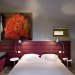 Otel Petronilla - In 4*