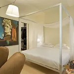 Otel Petronilla - In 4*