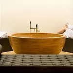 Petronilla - In Otel 4*