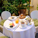 Petronilla - In Otel 4*
