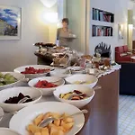 Otel Petronilla - In 4*