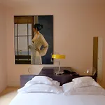Petronilla - In Otel